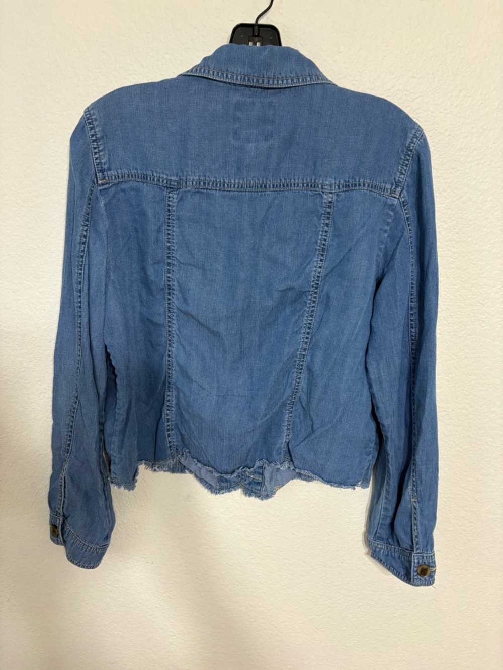 Tommy Bahama Denim Jacket – Cropped Frayed Hem | Size M - Picture 4 of 4